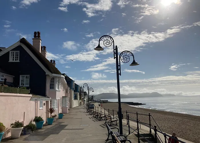 Dolphin Cottage Lyme Regis